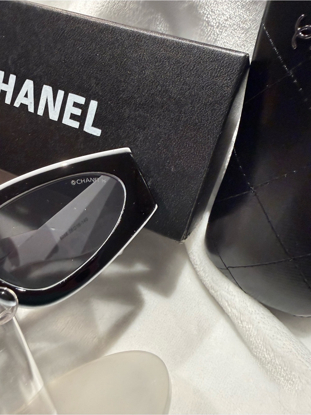 CHANEL Black and White Cat-Eye Sunglasses with Dark Lenses - Picture 3 of 4
